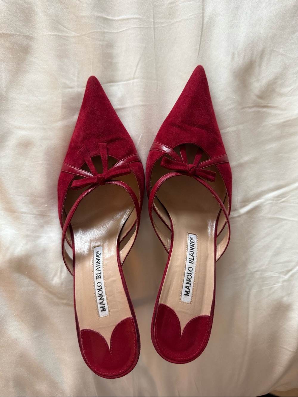 Manolo Blahnik Burgundy Pointed Suede Bow Mule Heels - Picture 4 of 5